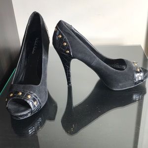 Michael Antonio black suede/leather embossed heels